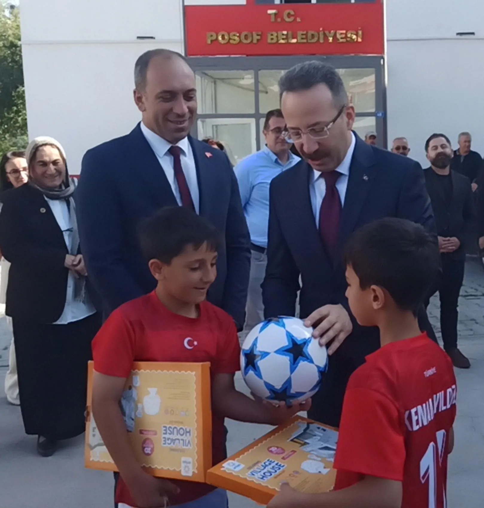 Posof’ta çocukların stat ışığı isteğine validen esprili çözüm