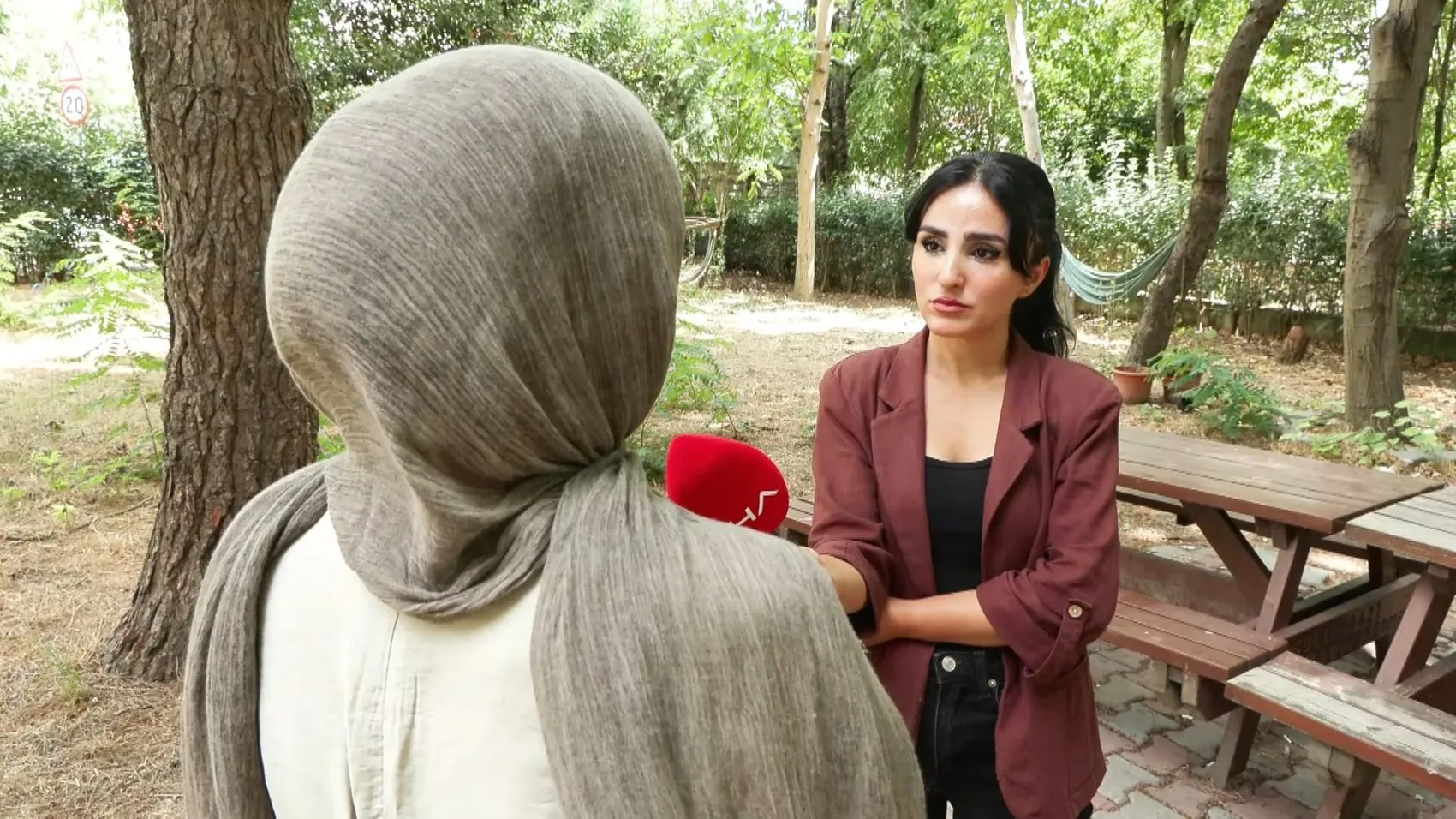 Sultangazi'de dehşet anları Komşusunu bıçaklayıp engelli bireyi yaraladı