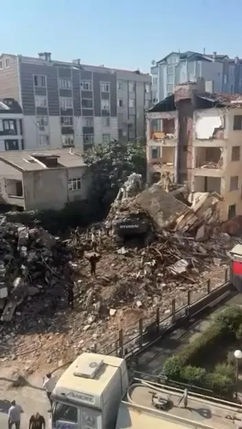 Küçükçekmece'de kentsel dönüşüm yıkımı kazayla bitti