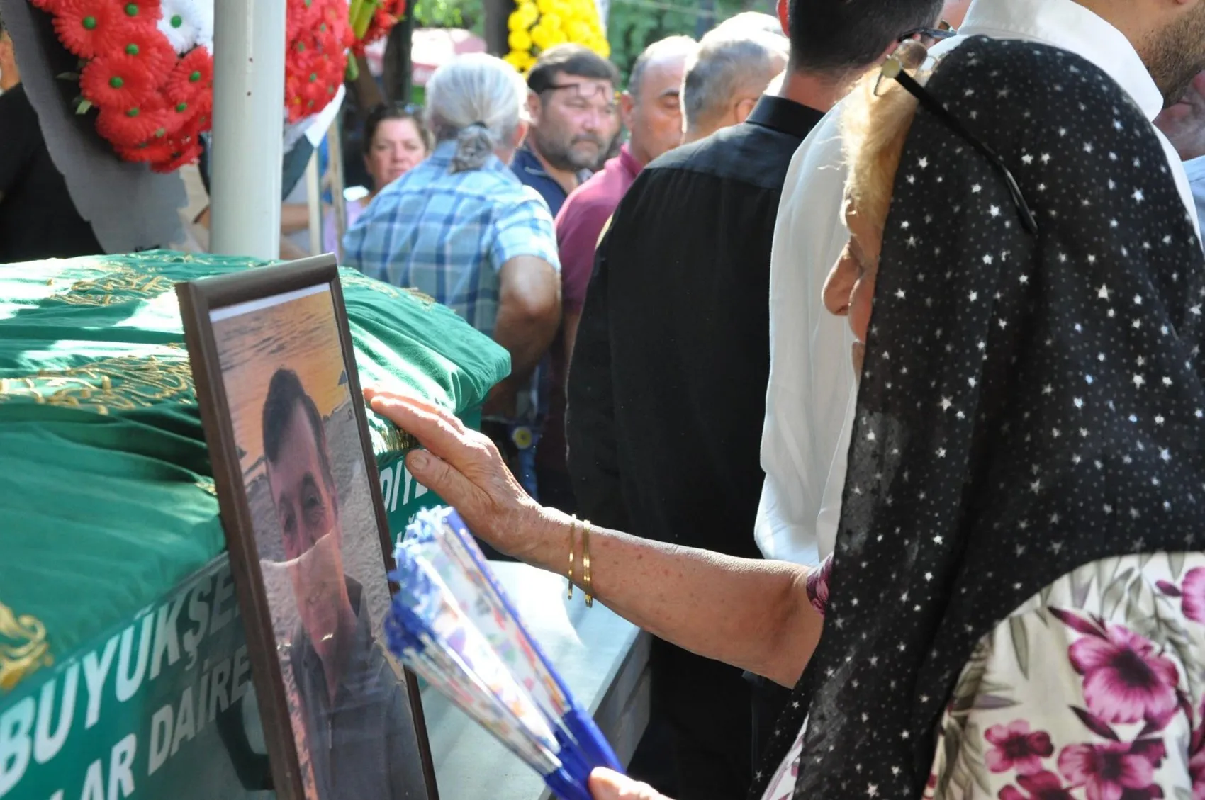 Salihli’deki feci patlamada yaşamını yitiren iş insanı toprağa verildi