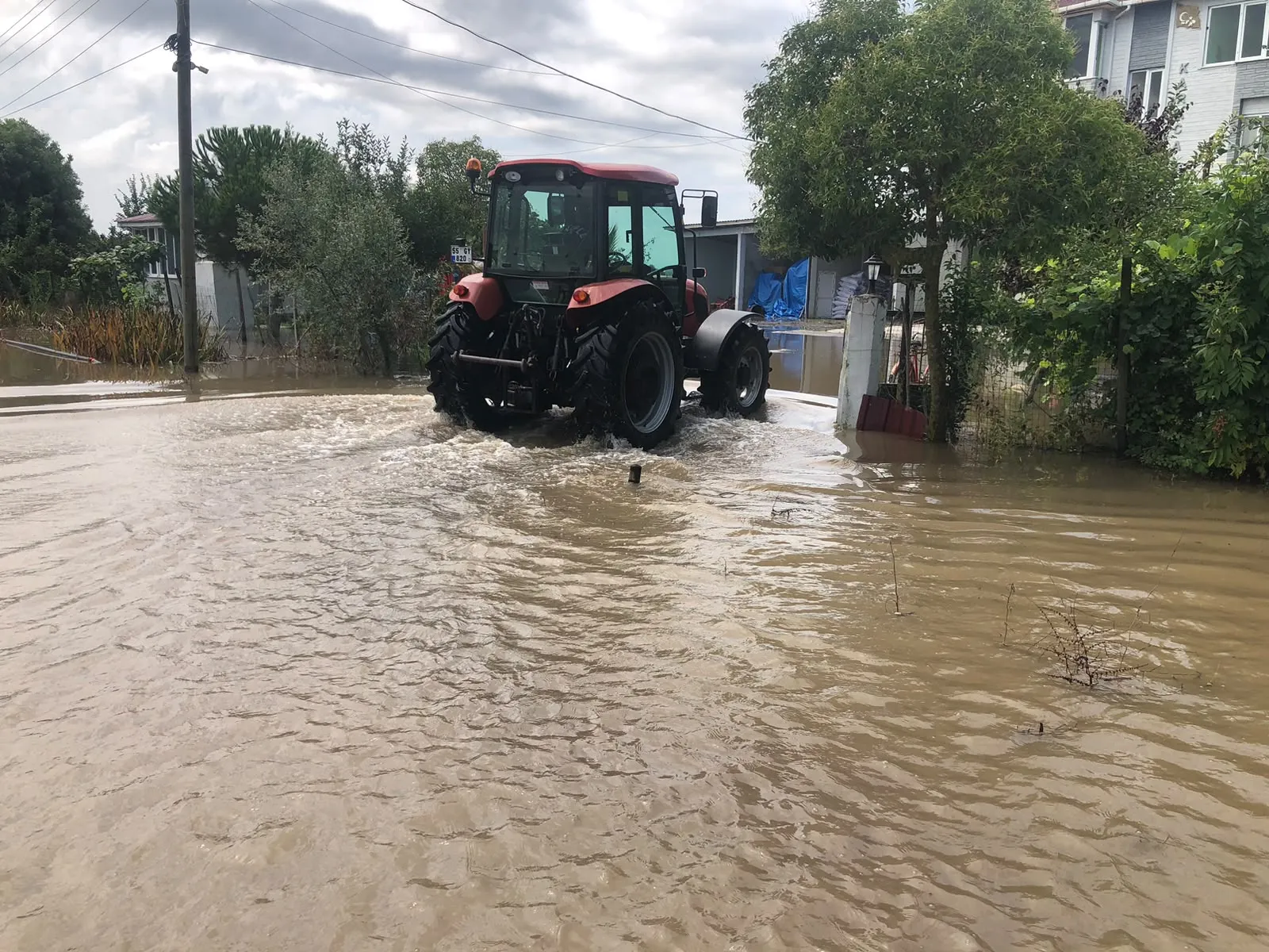 Samsun Çarşamba’da sağanak hayatı felç etti