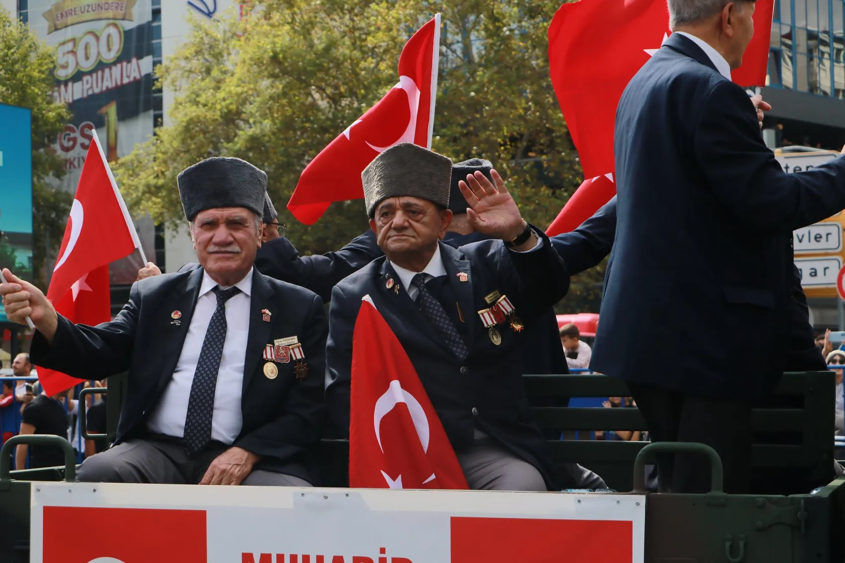 Başkentte Zafer coşkusu: Tarihi güzergahta dev kortej