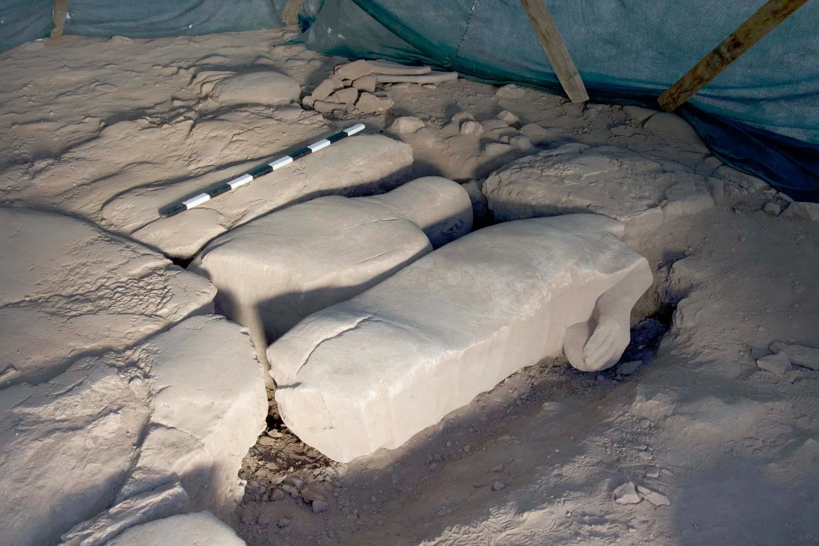 Sardes Antik Kenti’nde 2 bin 500 yıllık dev heykel bulundu