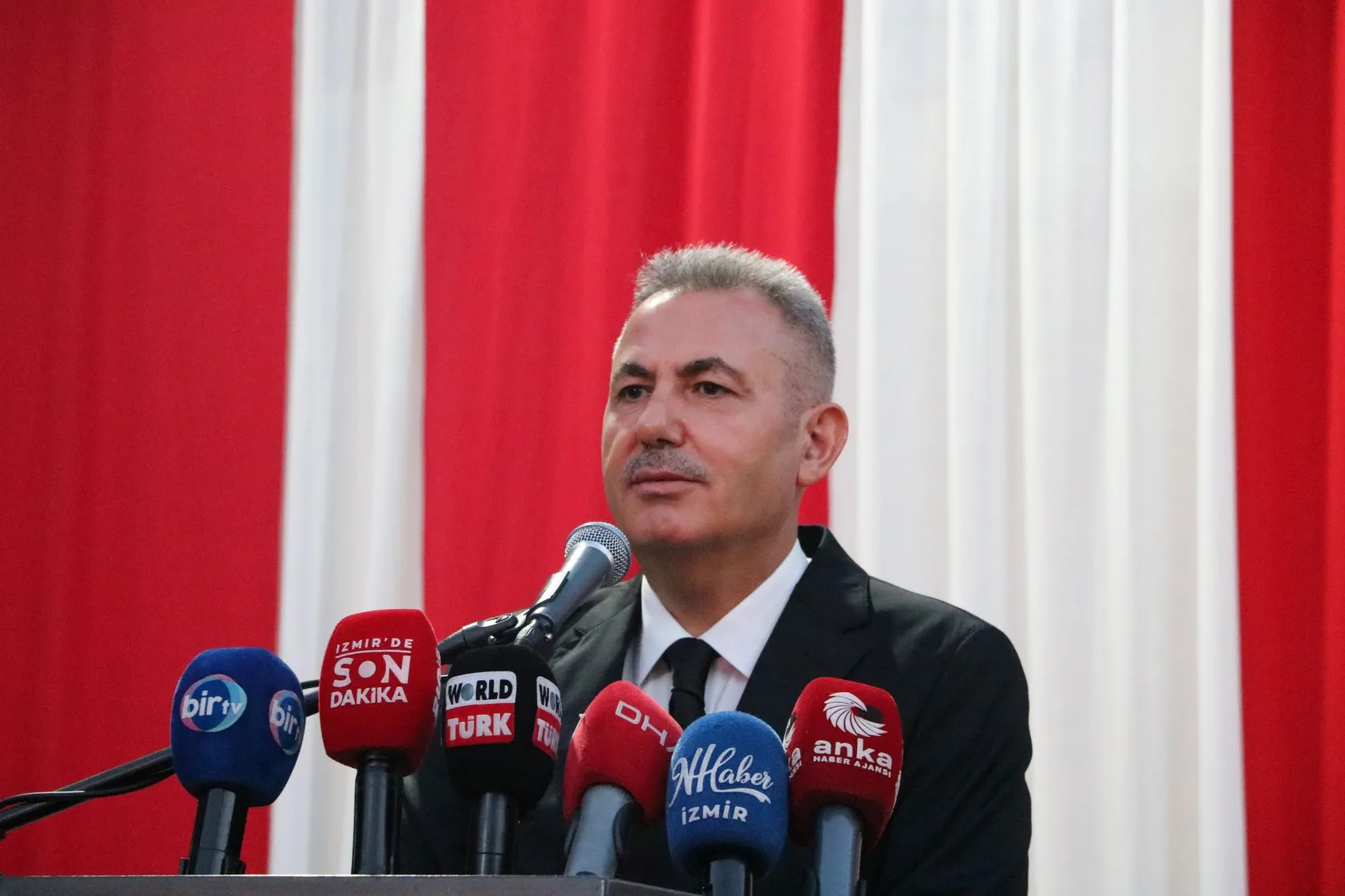 İzmir'de 30 Ağustos coşkusu: Vali Elban'dan kararlılık mesajı
