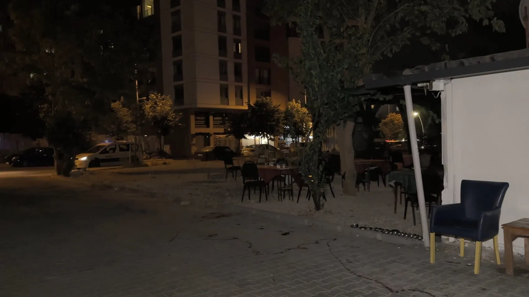 Gece yarısı kıraathaneye motosikletli saldırı, 3 yaralı