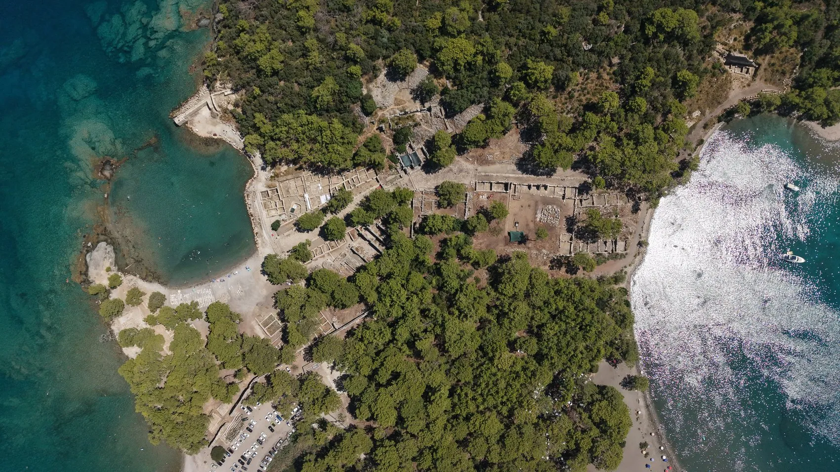 Antik Kentte Deniz Keyfi Phaselis Ziyaretçi Akınına Uğruyor
