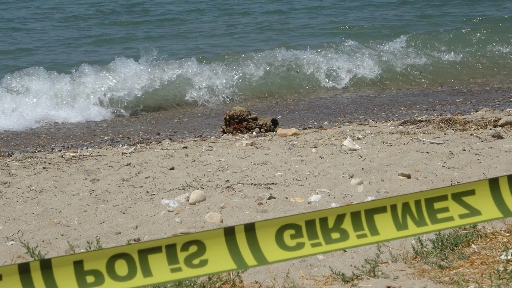 Çanakkale plajında denize girenleri korkutan tarihi mühimmat