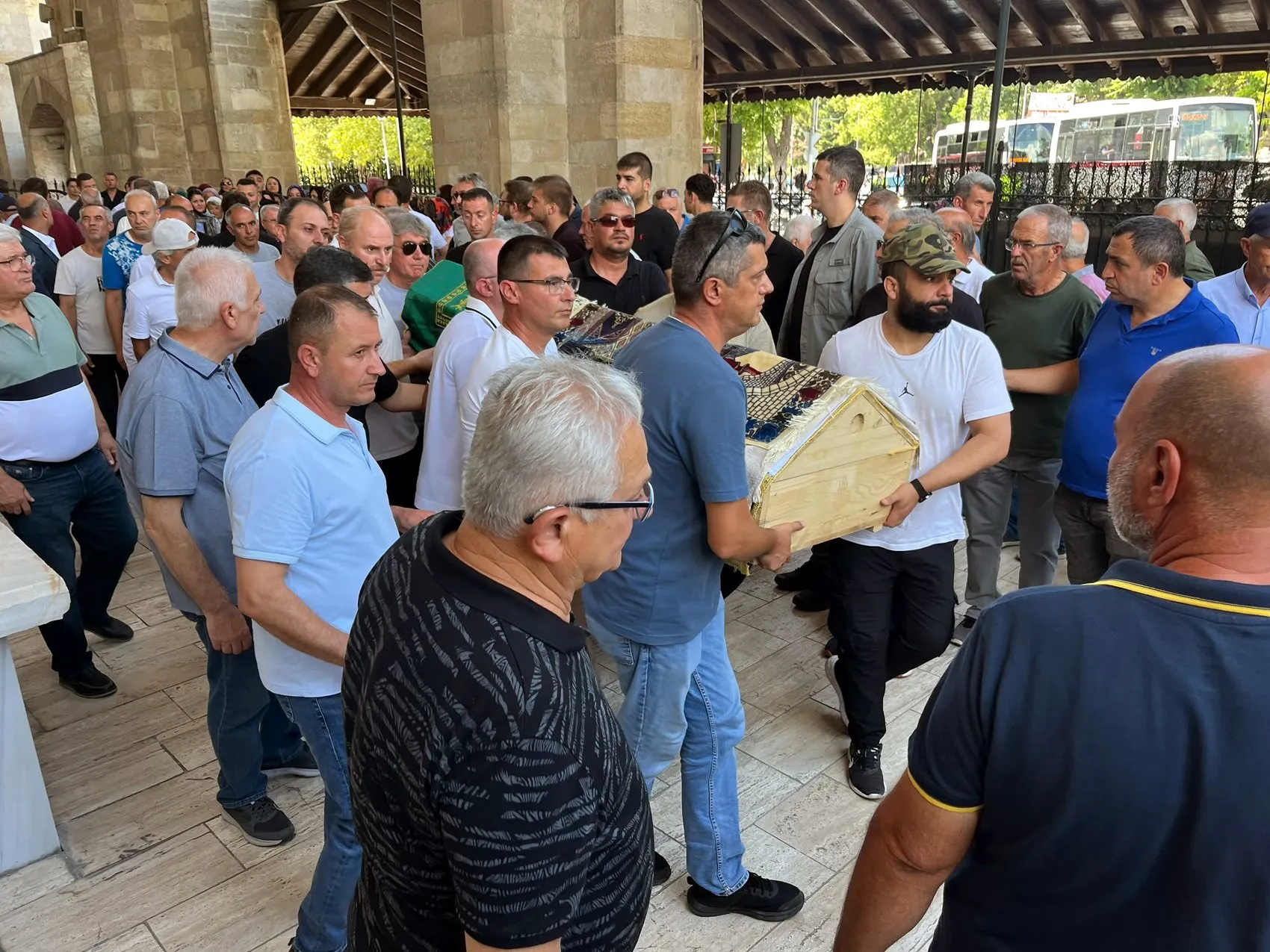 Edirne’de traktör kazasında hayatını kaybeden çift son yolculuğuna uğurlandı