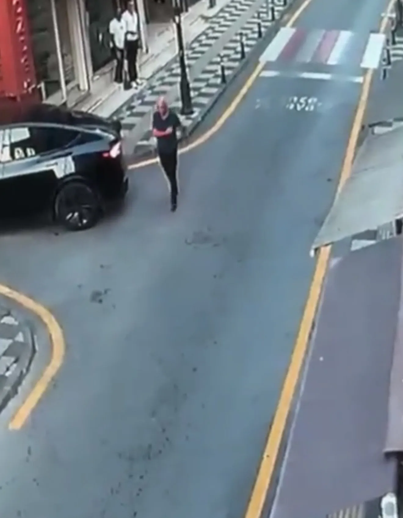 Bartın'da polisten kaçan motosikletli vali yardımcısına çarptı