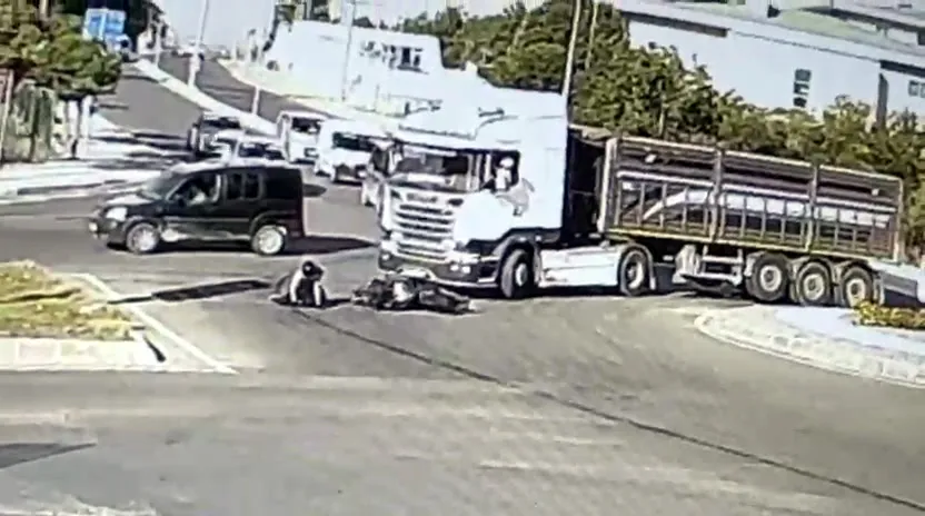 Edirne’de TIR ve motosikletin karıştığı kaza kamerada