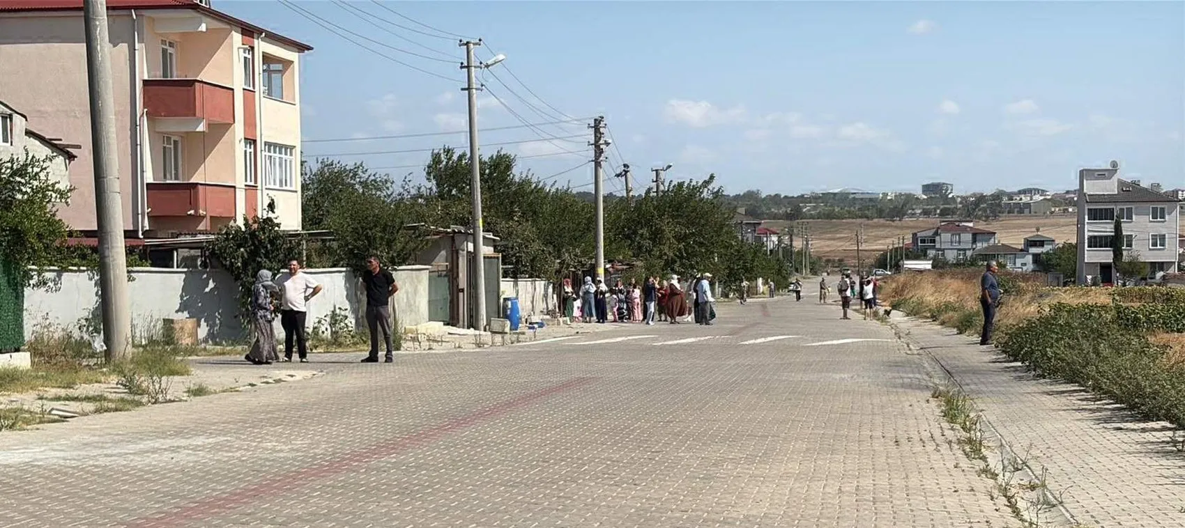 Tekirdağ Ergene’de büyük yangın 4 ev ve saman balyaları kül oldu