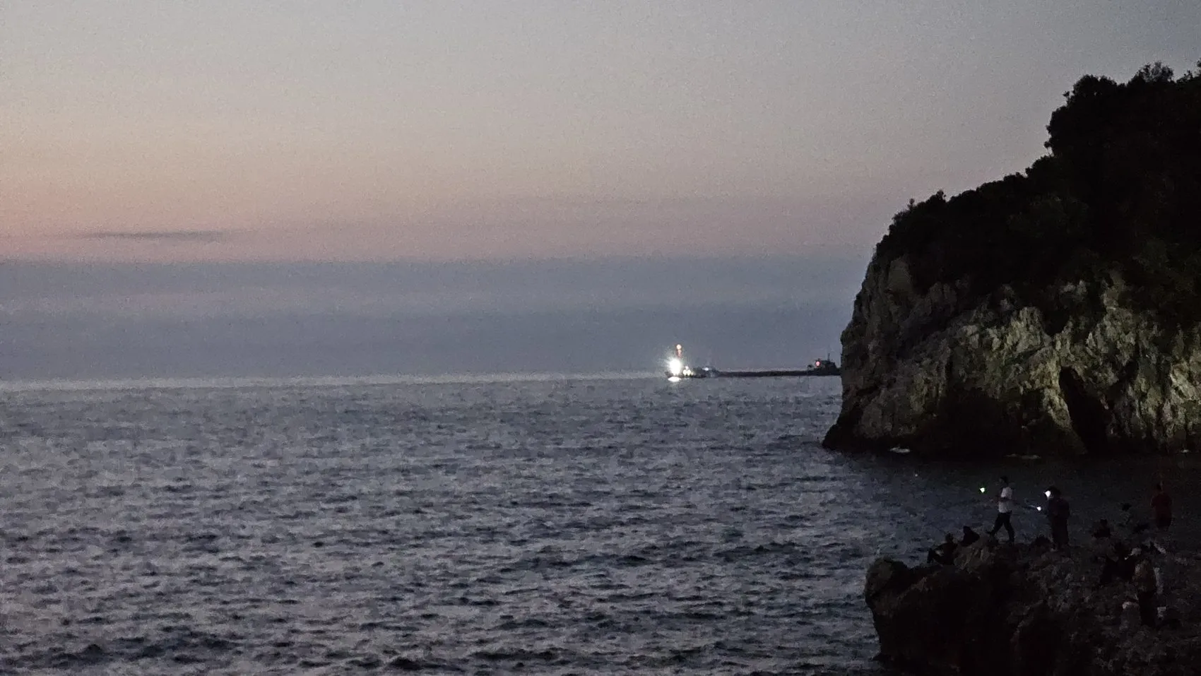 Saldırıya uğrayan kuru yük gemisi Zonguldak kıyısına demirledi