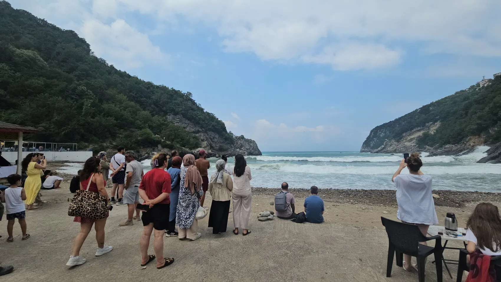 Zonguldak kıyılarında deniz kabardı, 7 kişi mahsur kaldı
