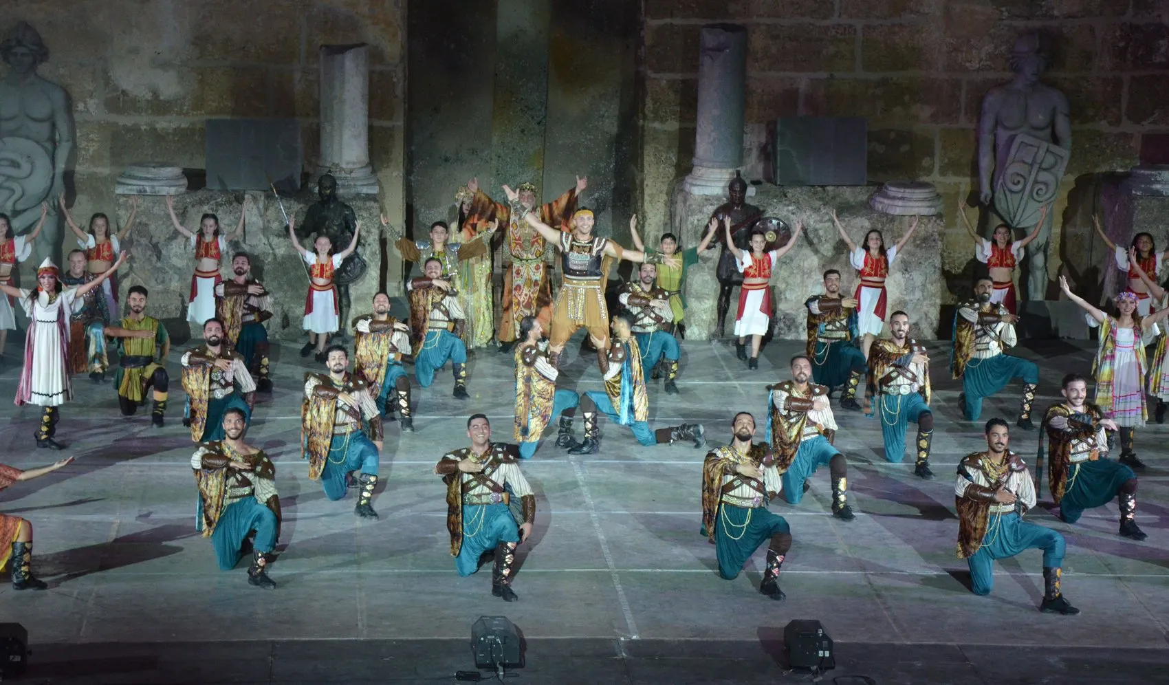 Aspendos sahnesinde aile boyu dans heyecanı