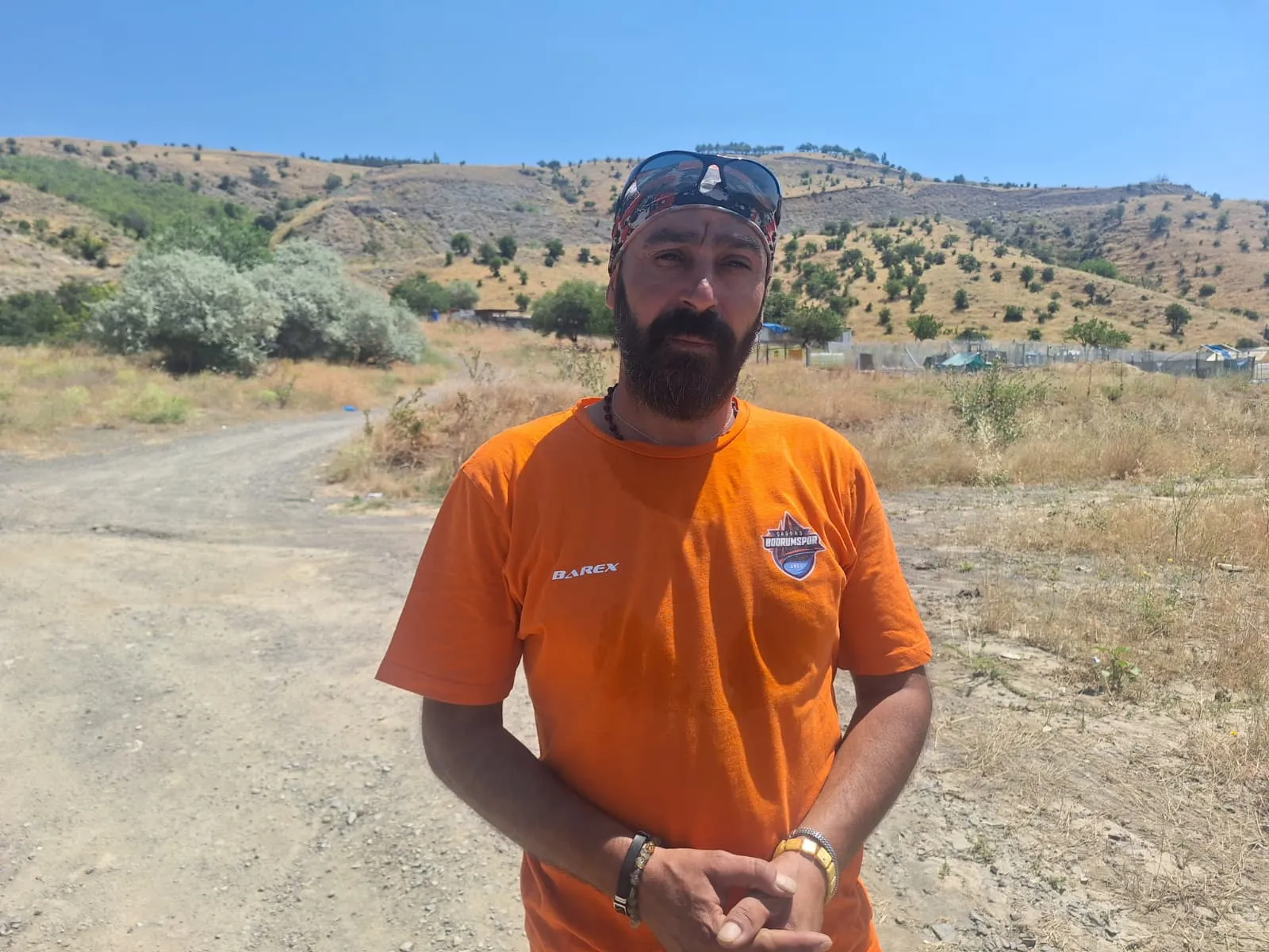 Sokak hayvanları derneği başkanını öldüren kardeşi aranıyor