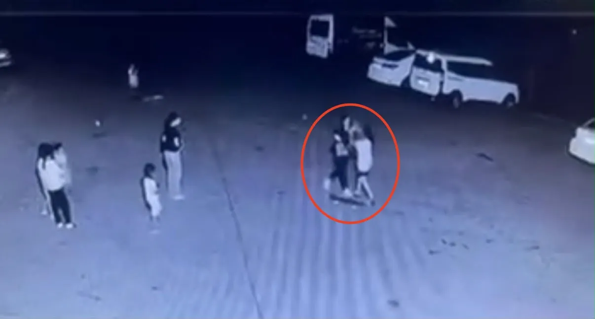 Diyarbakırda site bahçesinde oyun oynayan çocuğa acımasız saldırı
