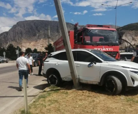 Amasya'da itfaiye aracıyla otomobil çarpıştı