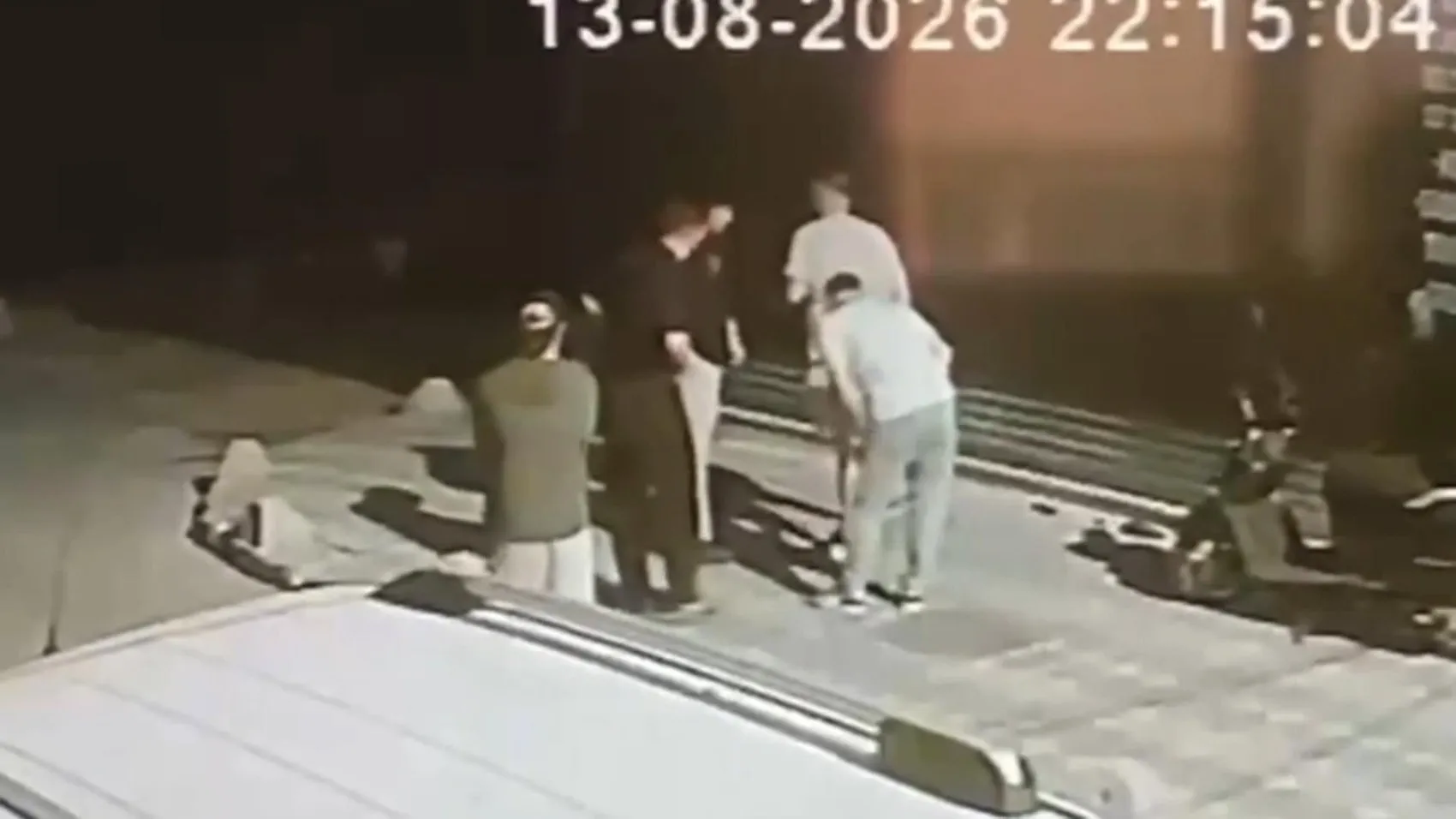 Zeytinburnu'nda sokak ortasında kalleş saldırı kameraya yansıdı