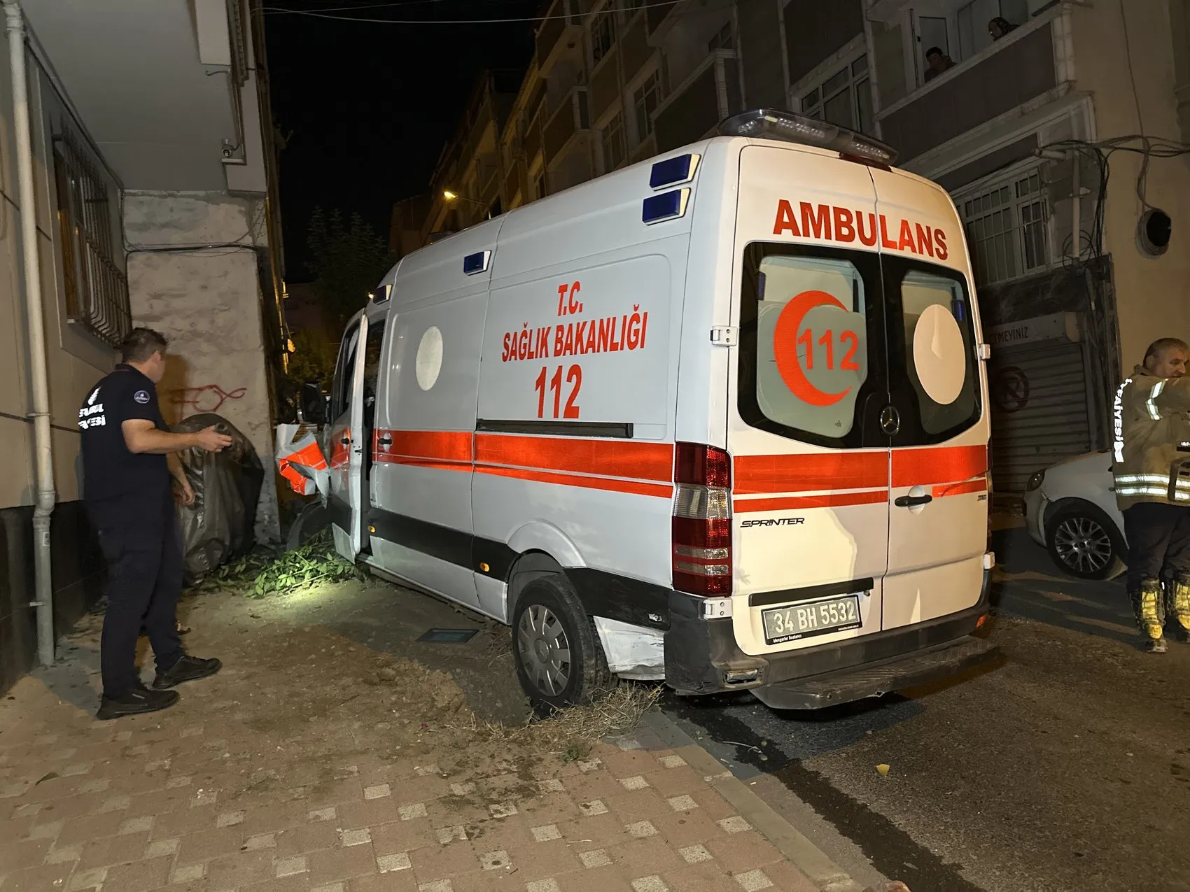 Bayrampaşa'da ambulans kazası 3 sağlık çalışanı yaralandı