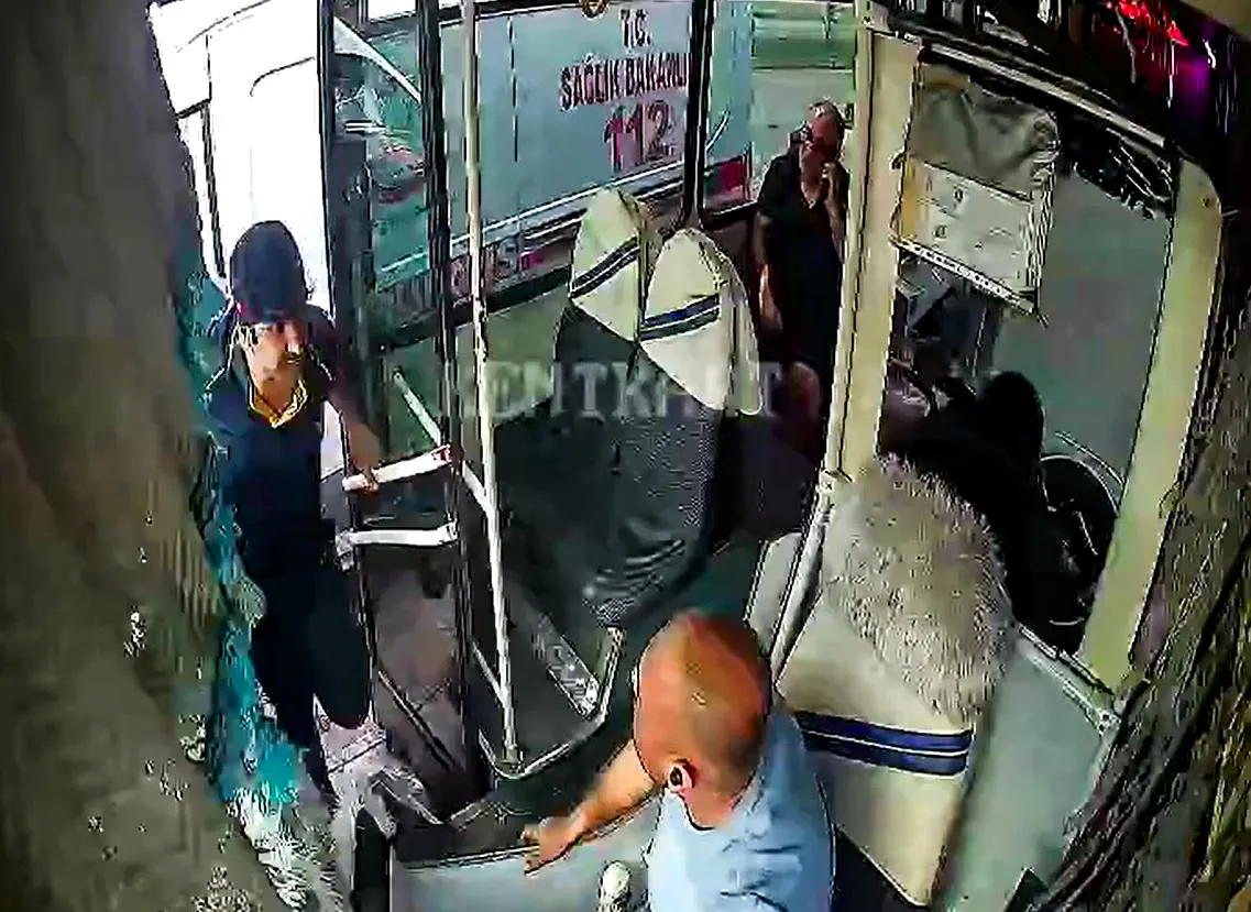 Adana’da yol verme tartışması kavgaya dönüştü Ambulans şoförü hakkında inceleme