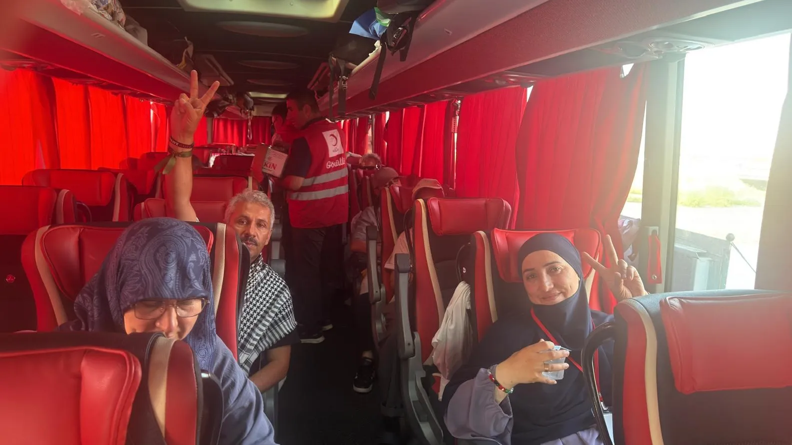 Sınırda mahsur kalan Filistin konvoyuna Kızılay’dan destek