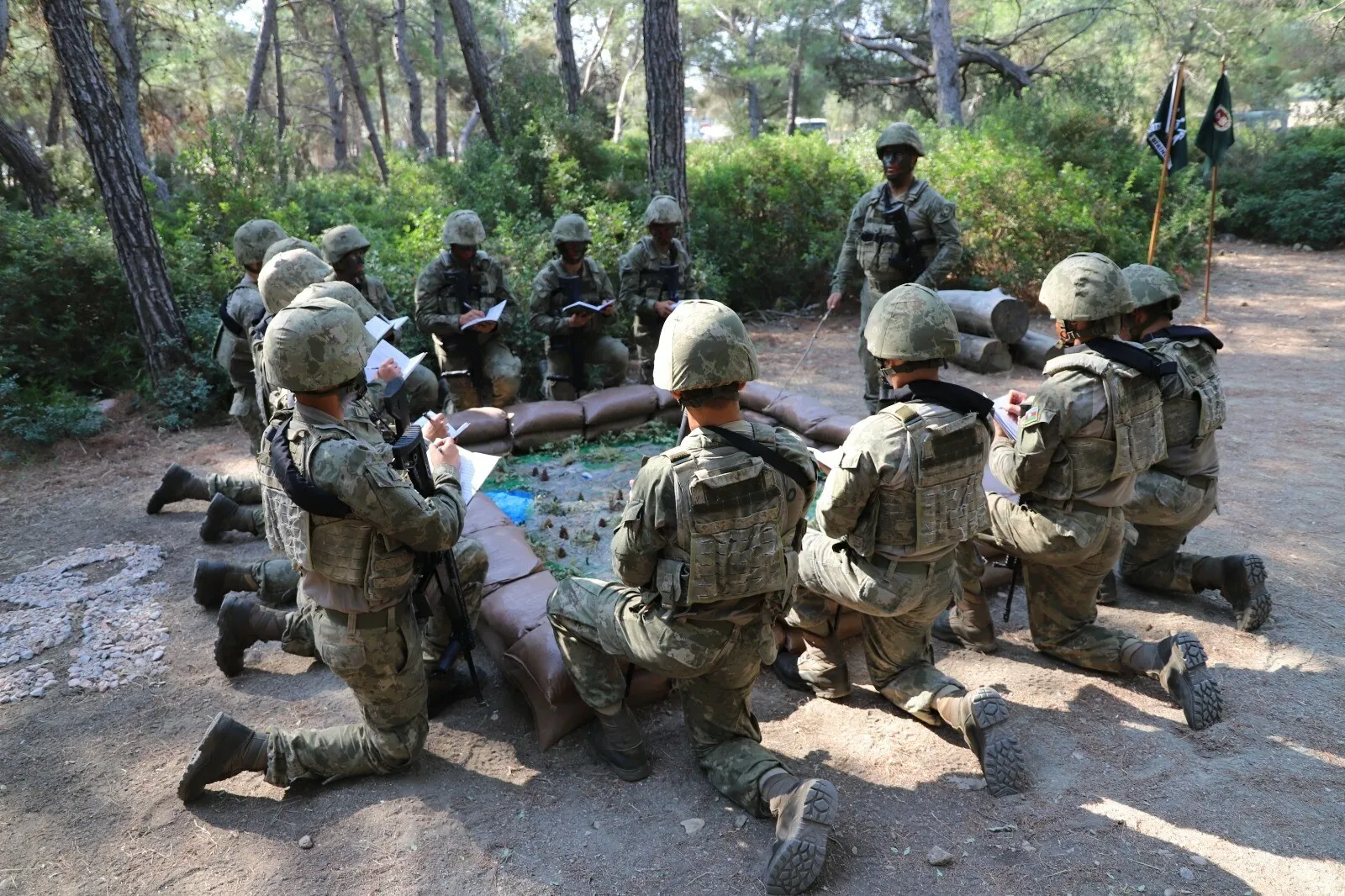 Geleceğin komutanları Urla'da sahaya indi
