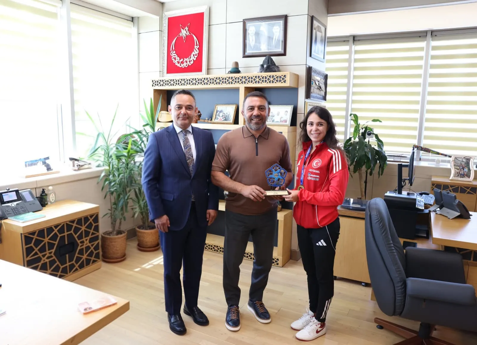Avrupa şampiyonu İlke Özyüksel Bakanlıkta ağırlandı