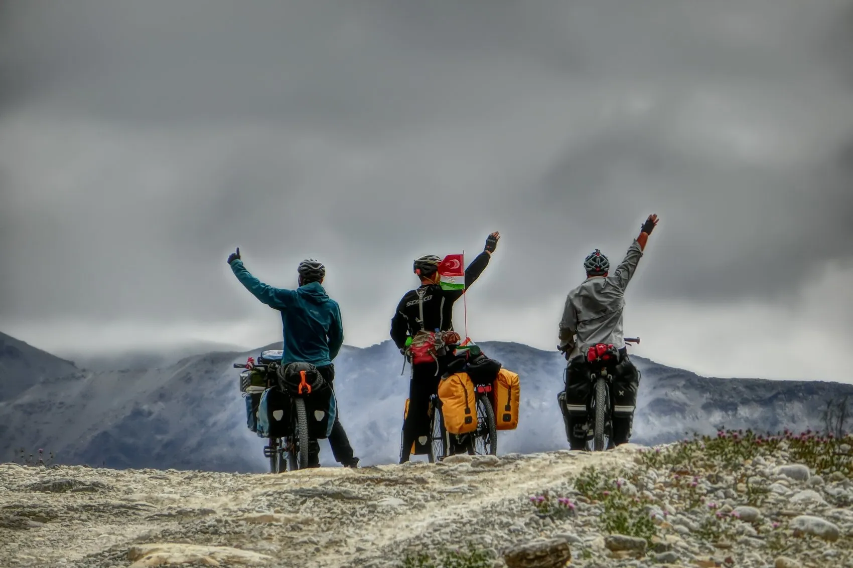 Edirneli bisikletçiler dünyanın çatısına pedal çevirdi