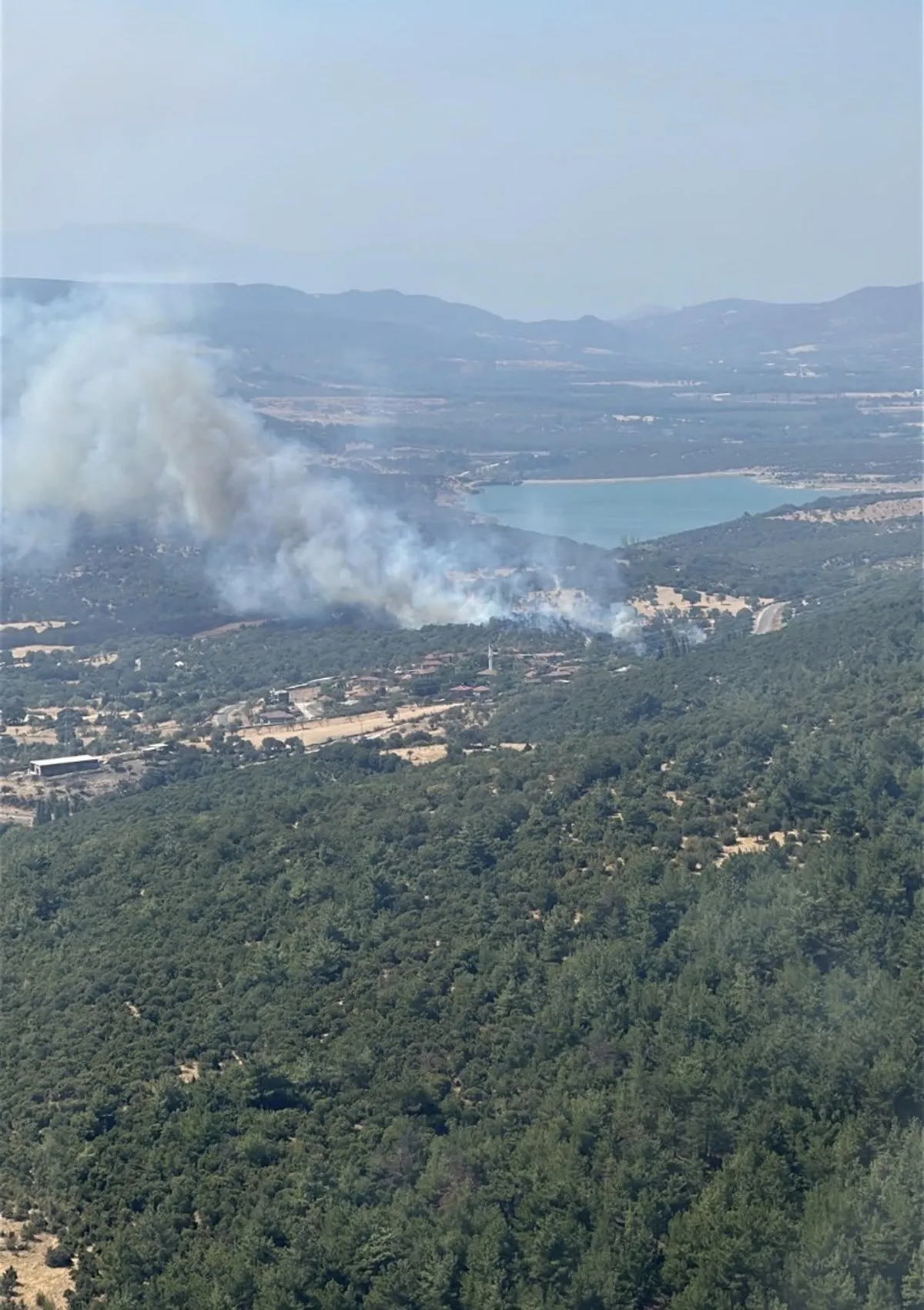 Rüzgar alevleri büyüttü, Ayvacık'ta yangına 10 uçak ve helikopterle müdahale var