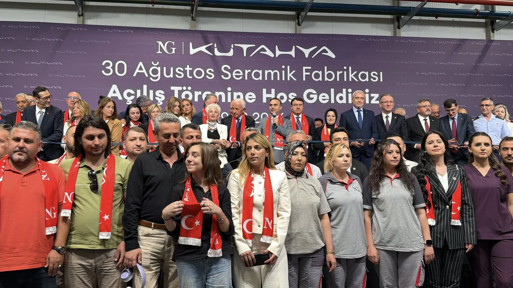 Kütahya'da 8 Milyar Liralık Seramik Fabrikası Açıldı Bakan Kacır'dan İhracat Vurgusu