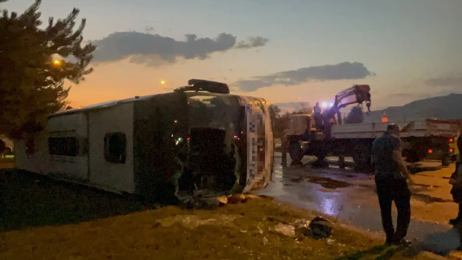Sabahın köründe Kayseri'de kaza Otobüs ile tanker çarpıştı, 35 yaralı