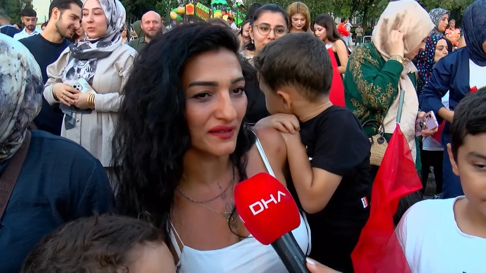 Bahçelievler’de 10 bin kişi tek yürek oldu: Zafer coşkusu Milli Egemenlik Parkı’na taştı