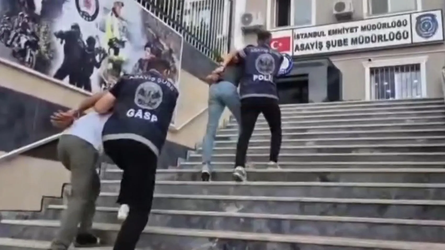 İstanbul ve Ankara merkezli operasyonda 8 kişi gözaltına alındı
