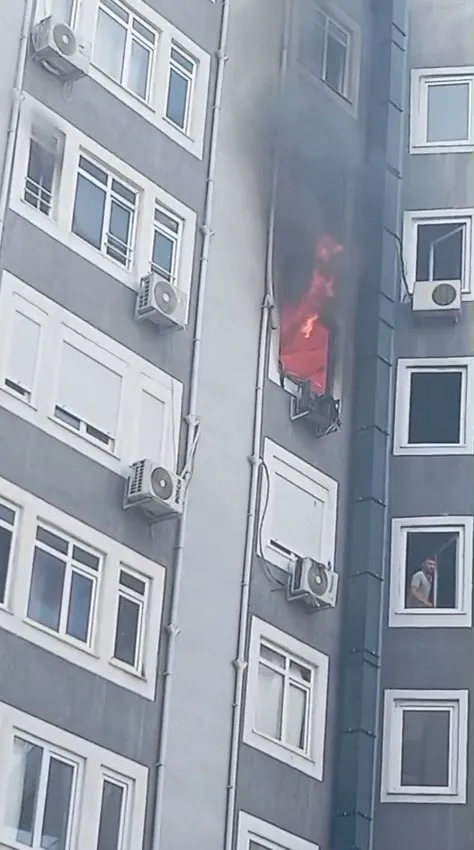 Antalya'da apartman yangını İki daire kül oldu