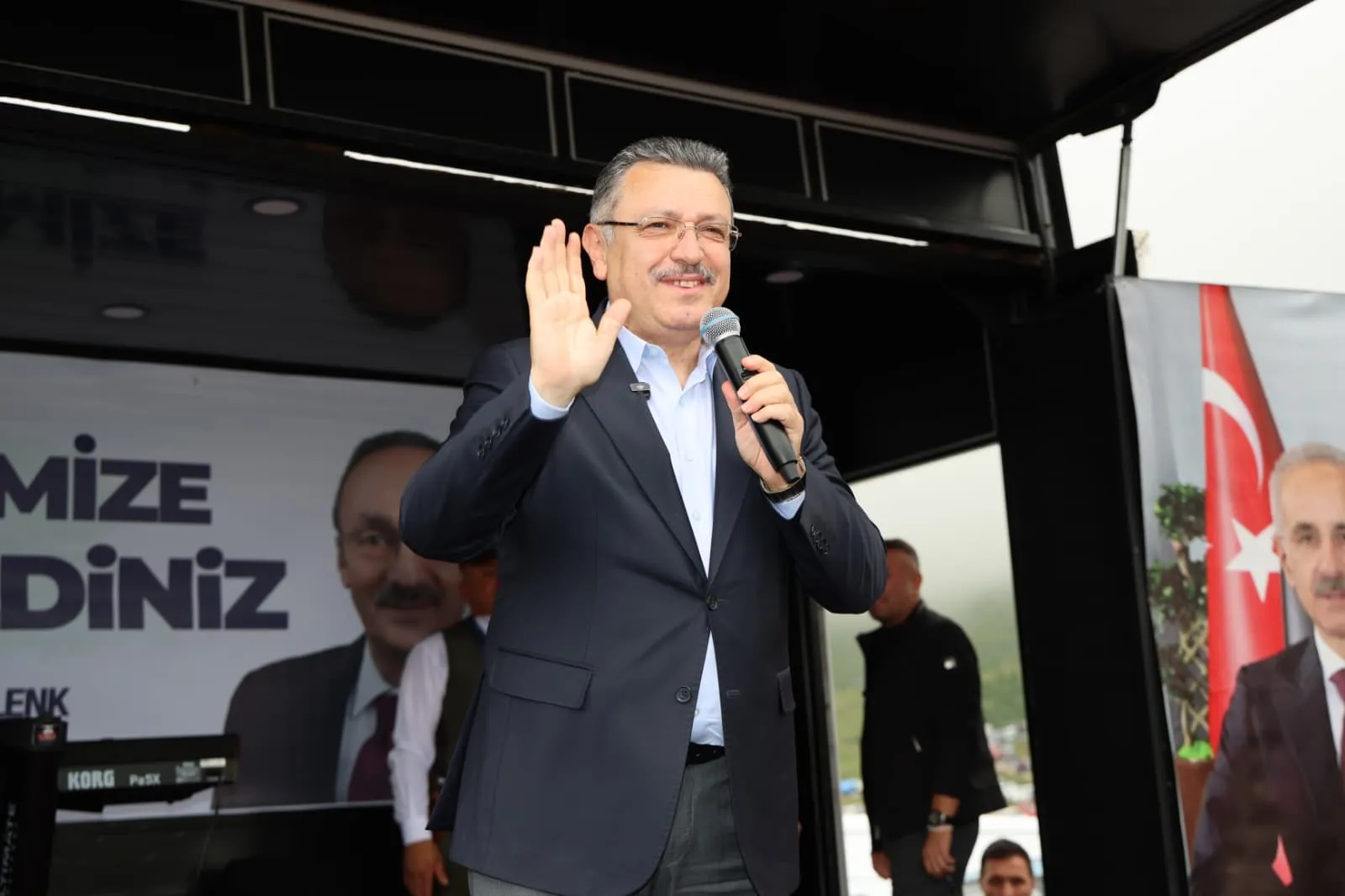 Bakan Uraloğlu yayla şenliğinde hizmet sözü verdi