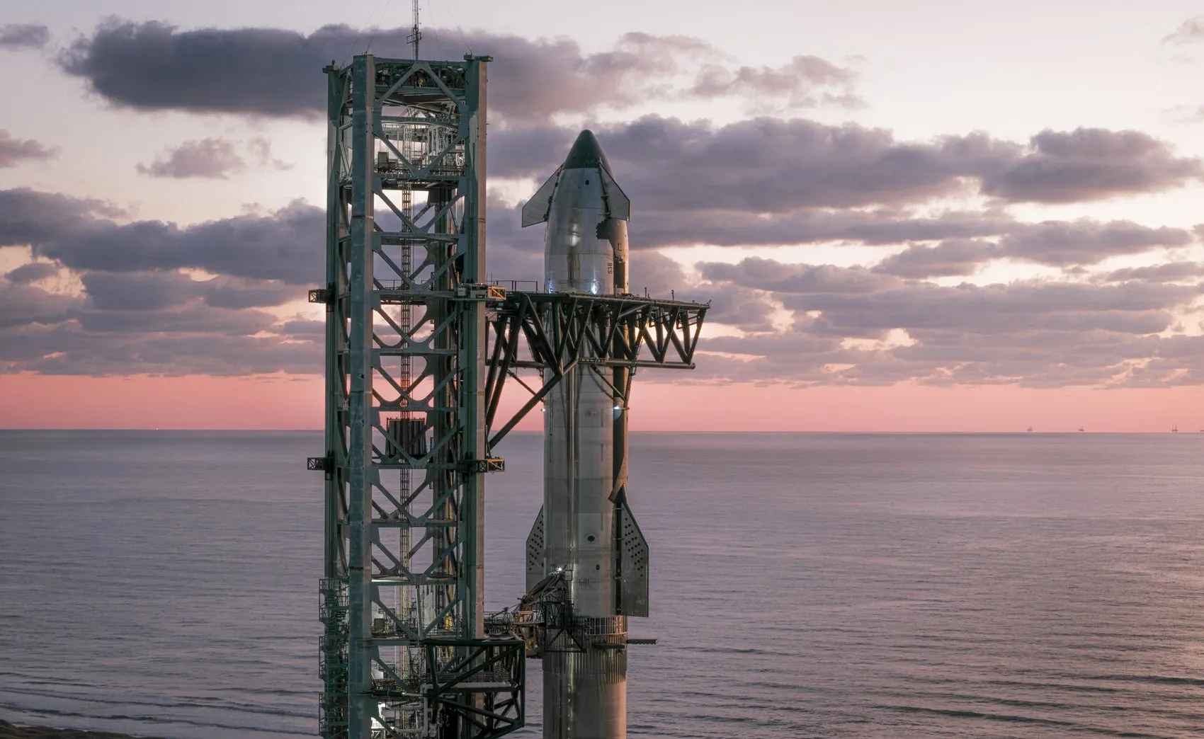 SpaceX, Falcon 9 ve Falcon Heavy’yi emekliye ayırmayı planlıyor