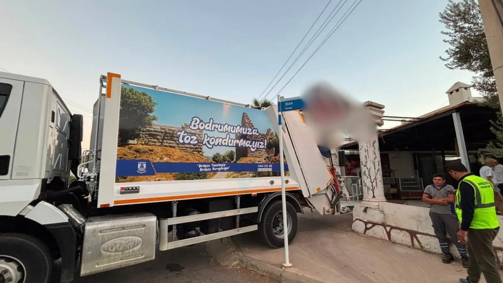 Bodrum'da bir depodan kötü koku yayıldı, 400 kilo bozuk et çıktı