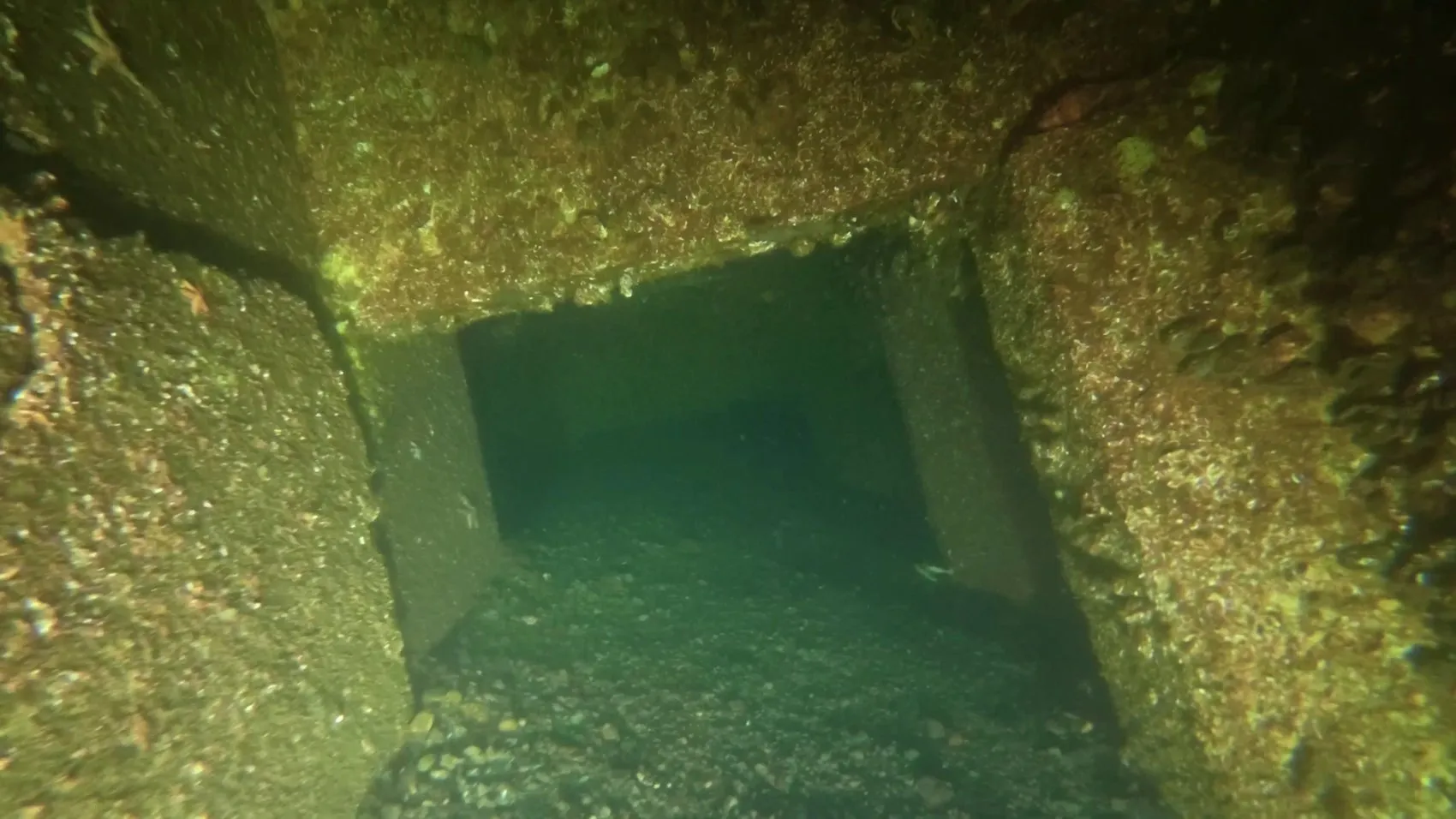 Marmara Depremi'nin yuttuğu enkazlar suyun altında görüntülendi