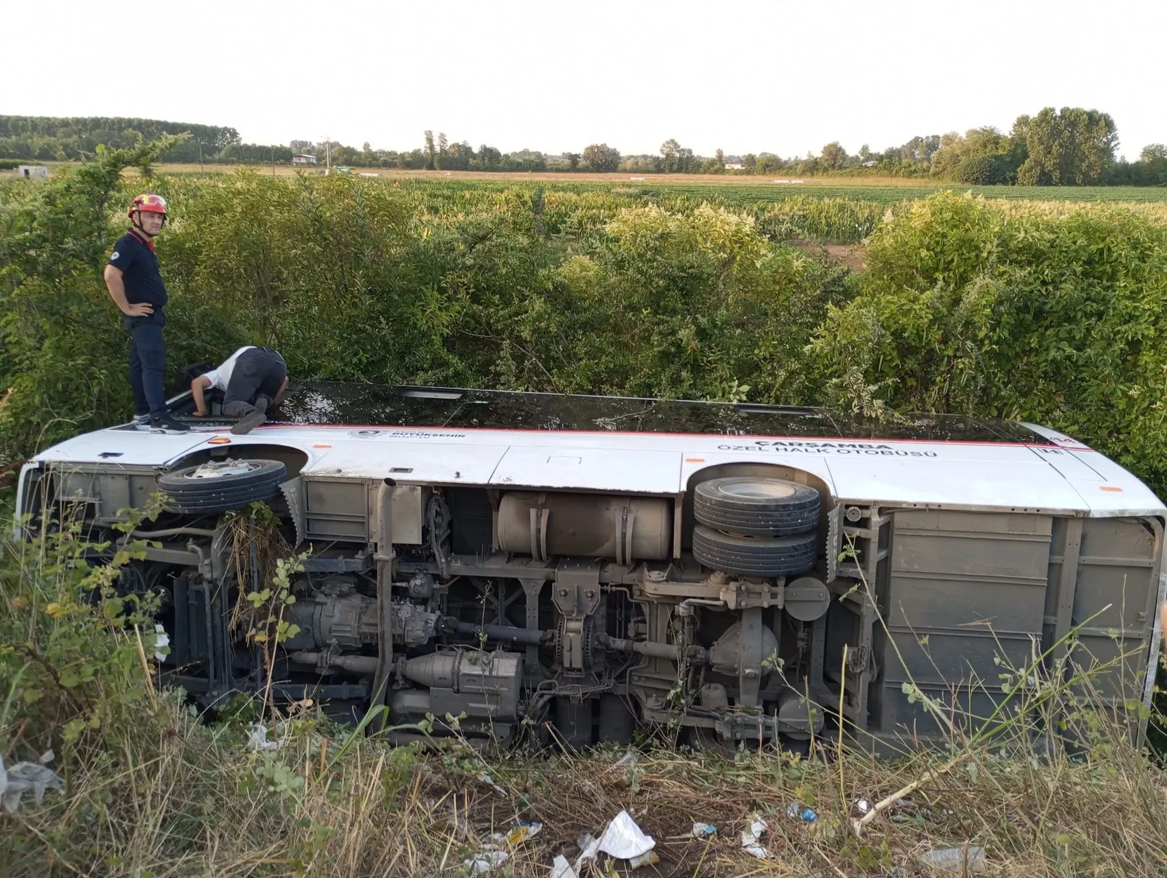 Samsun'da yolcu otobüsü şarampole uçtu 21 kişi hastaneye kaldırıldı
