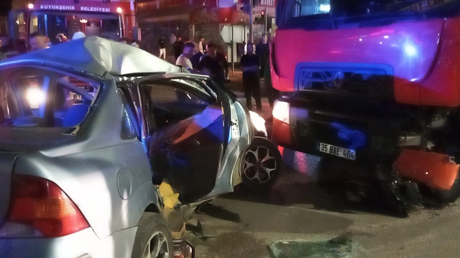 Samsun Çarşamba yolunda kamyon ve otomobil çarpıştı