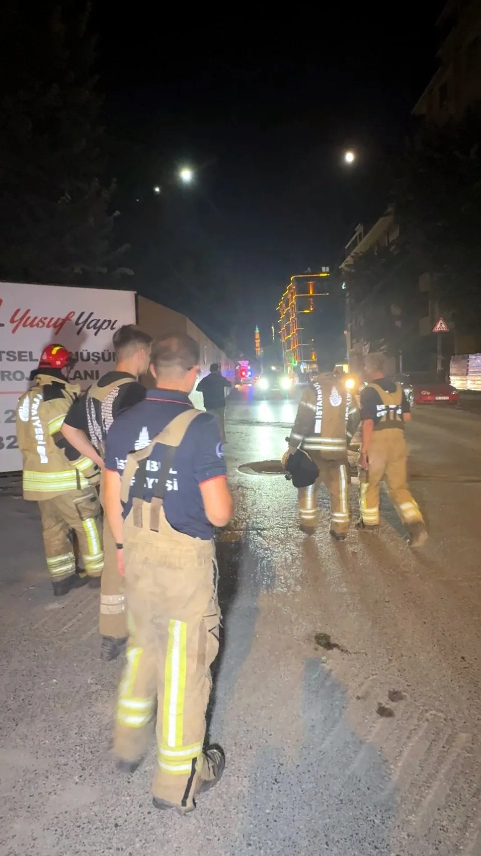 Avcılar'da yarım bırakılan yıkım gece gürültüyle çöktü
