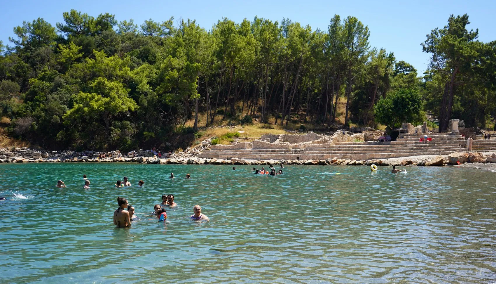 Antik Kentte Deniz Keyfi Phaselis Ziyaretçi Akınına Uğruyor