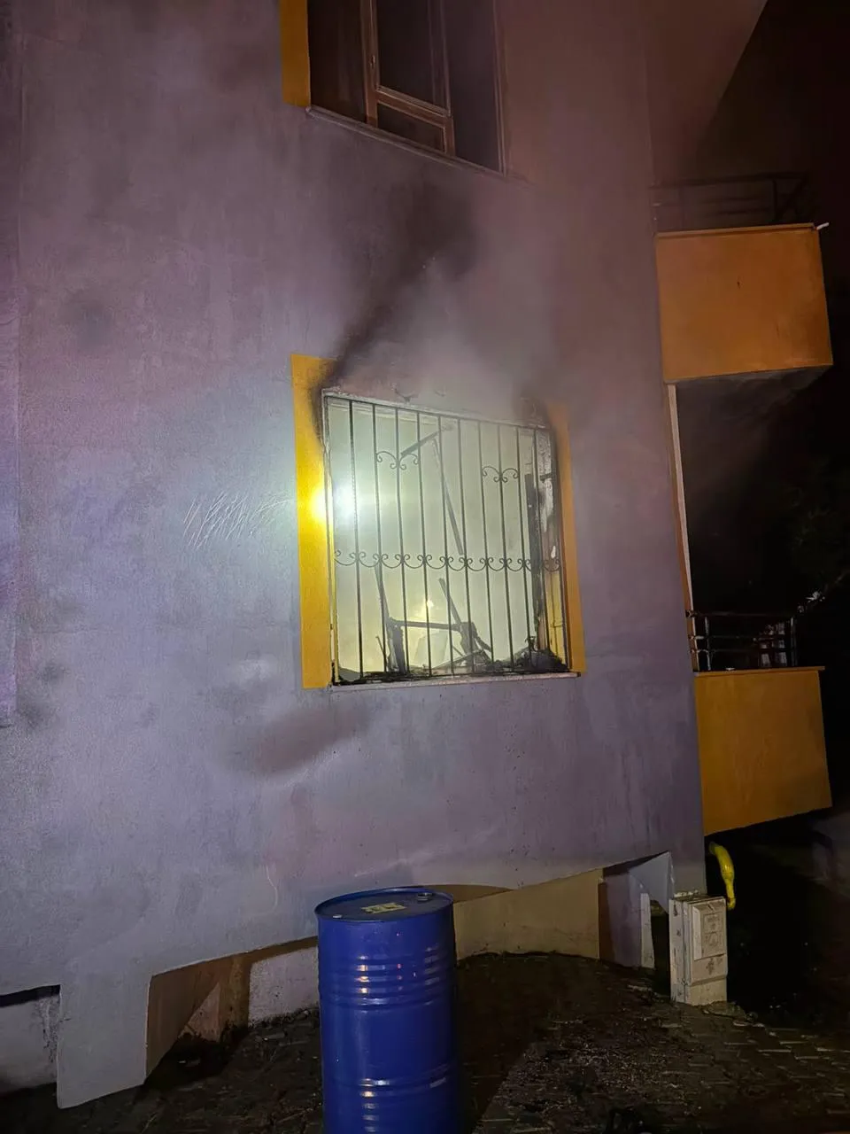 Hatay'da apartman dairesini saran alevler paniğe neden oldu?