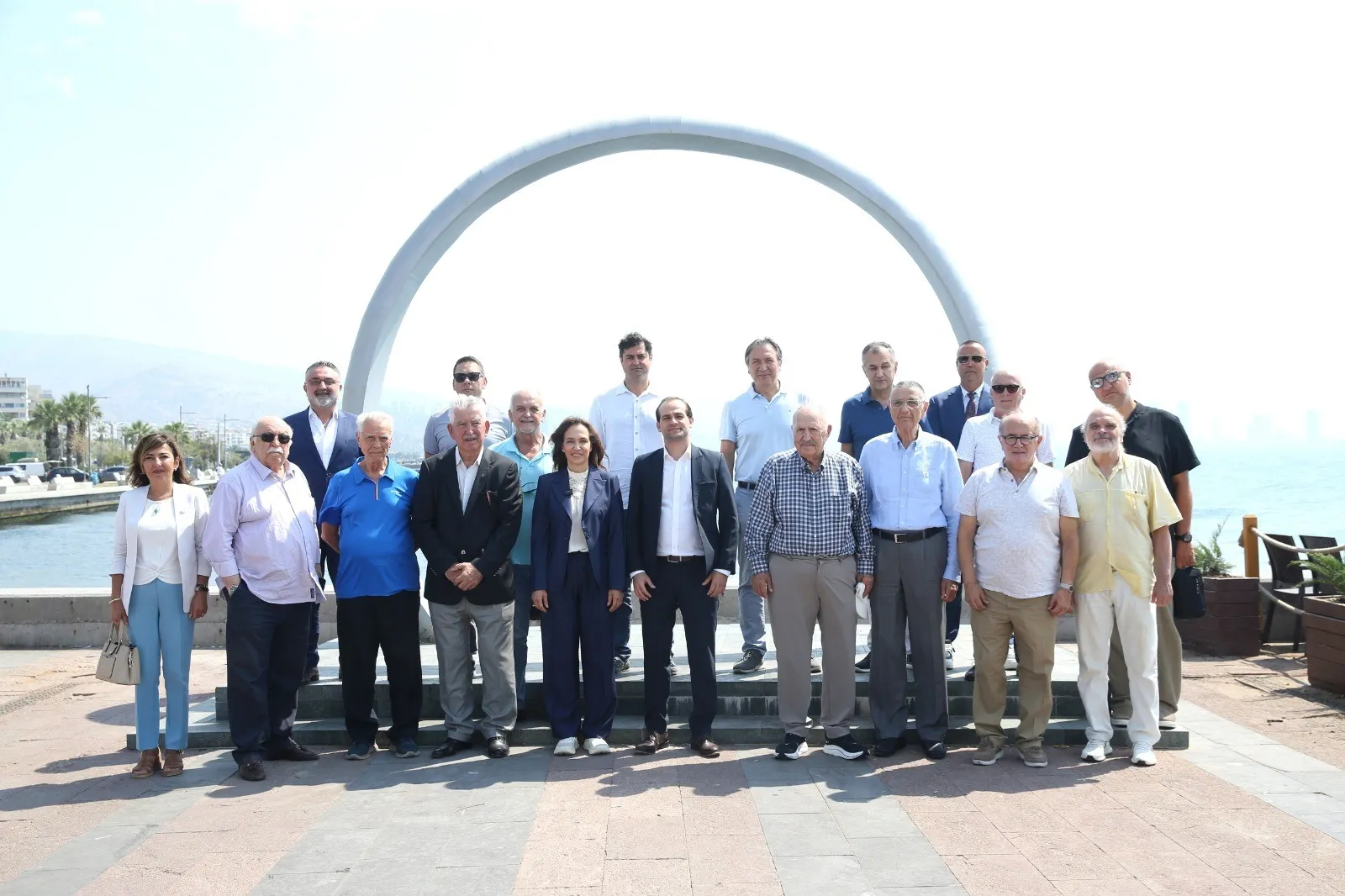 Karşıyaka taraftarı stat hayali için birleşti