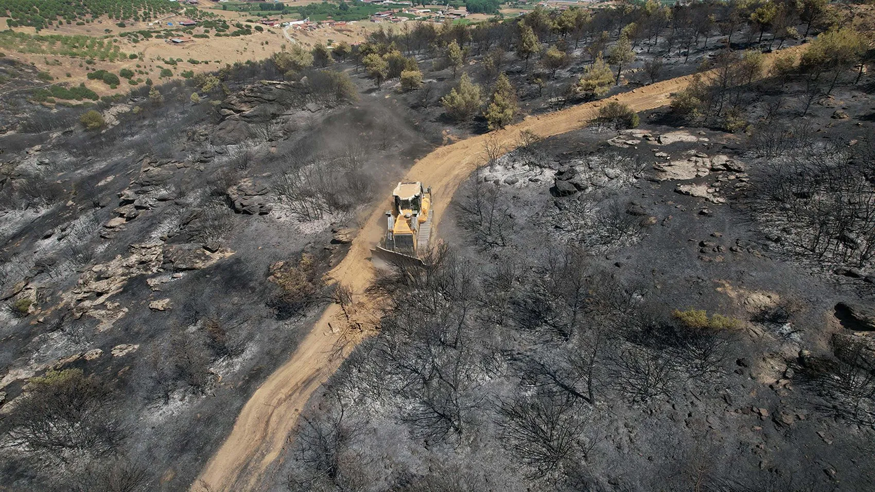 Manisa Kula yangını geride büyük bir enkaz bıraktı