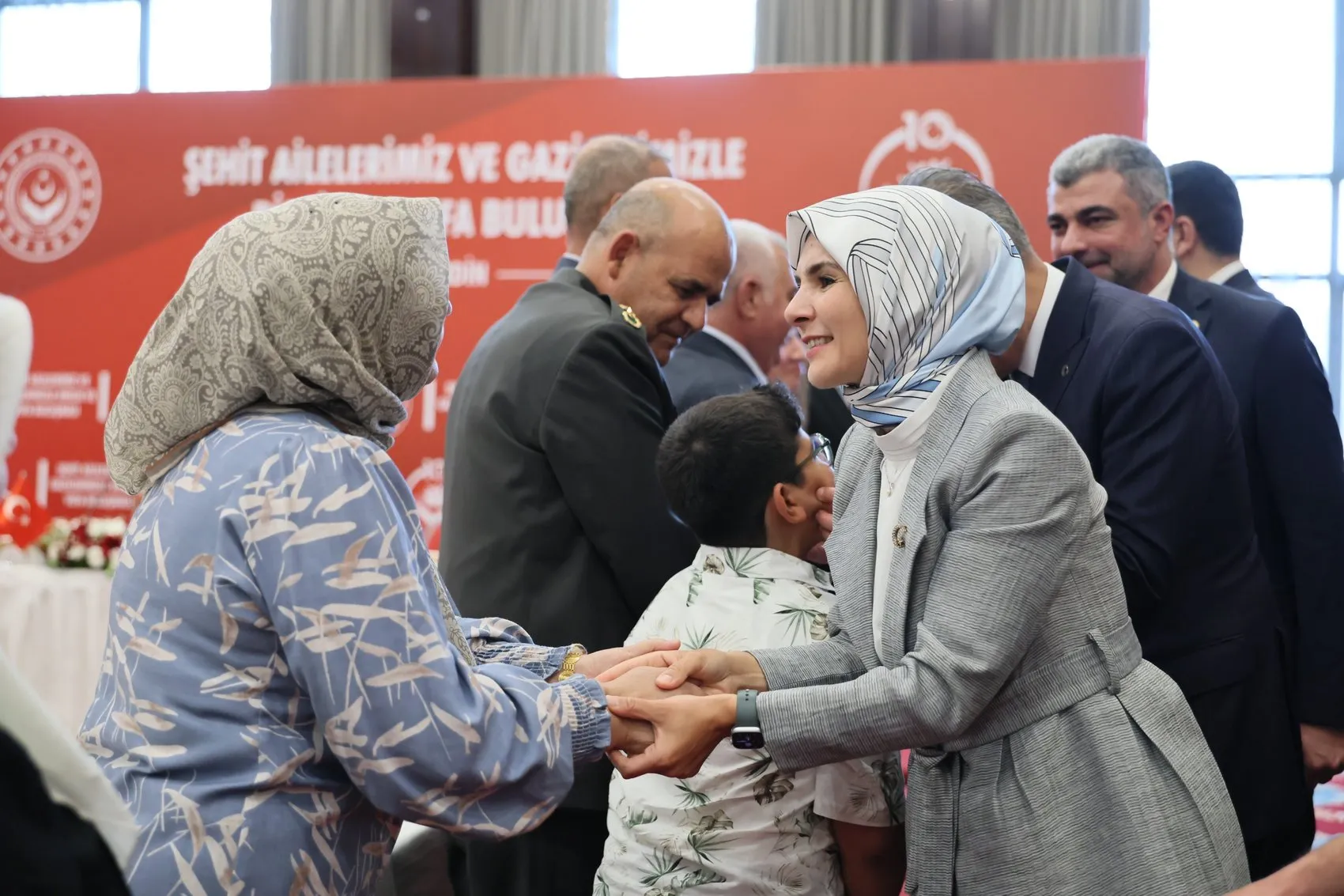 Mardin'de şehit aileleri ve gazilerle buluşan Bakan Göktaş Bu ülke, biz beraber oldukça daha da güçlü olacak