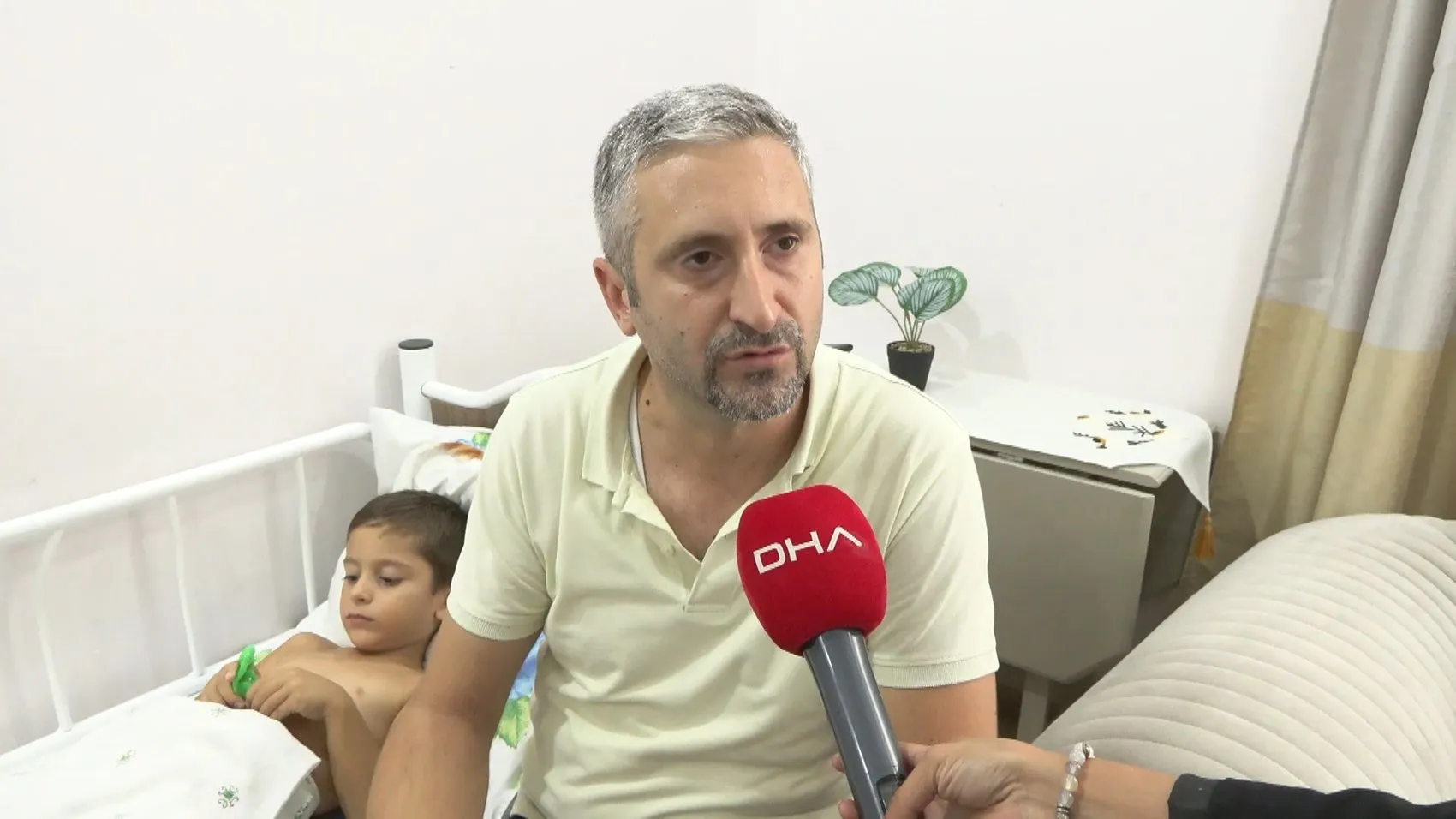 Bahçeye giren 4 yaşındaki Ediz'in üstüne futbol kalesi devrildi