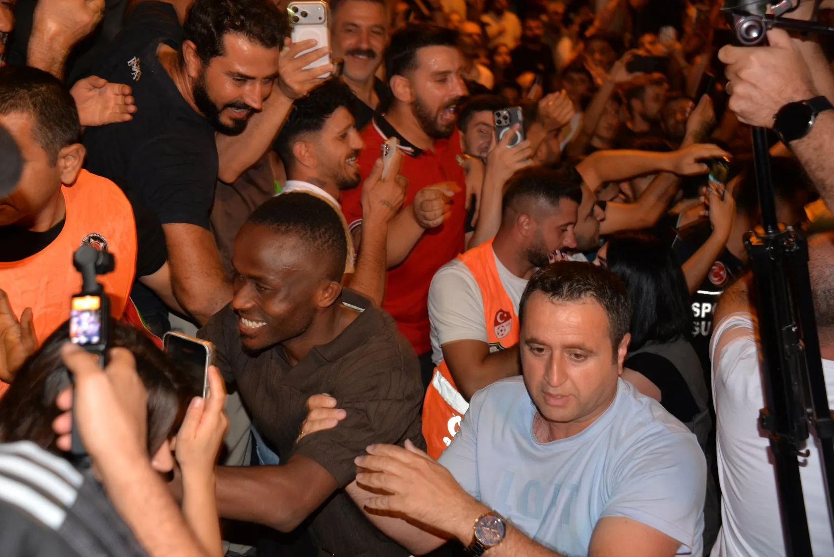 Amedspor Süper Lig için kadrosunu taraftarıyla buluşturdu