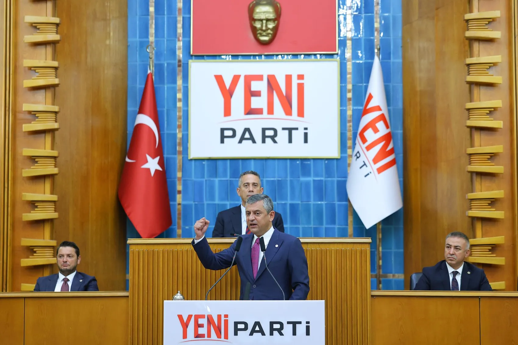 Özgür Özel'den Yeni Parti için iktidar hedefi