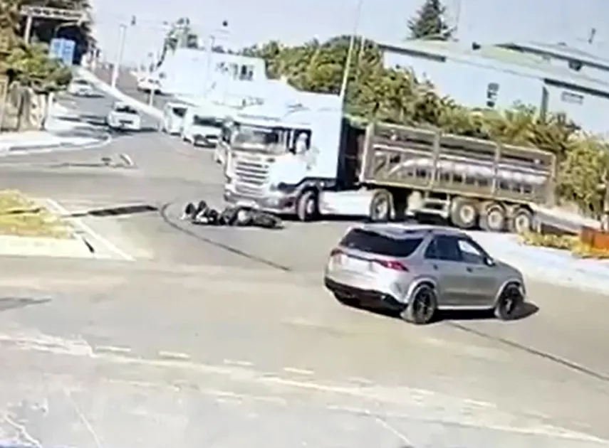 Edirne’de TIR ve motosikletin karıştığı kaza kamerada